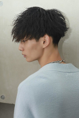 無造作に散るツイストスパイラル