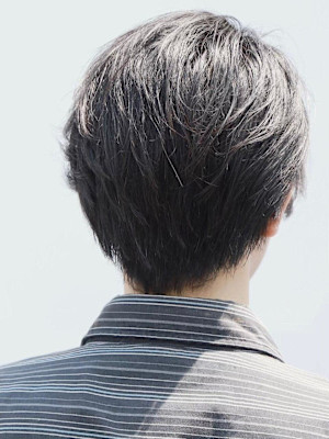 爽やかミディアムショート