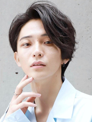 耳かけミディアムショート