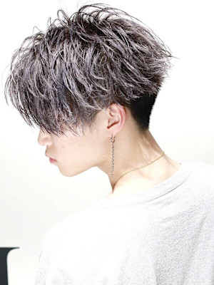 前下がりマッシュショート