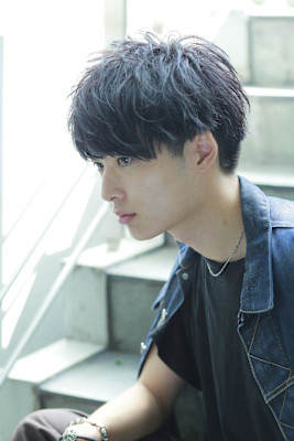 コンパクトマッシュ　トレンド　刈り上げ　前下がり