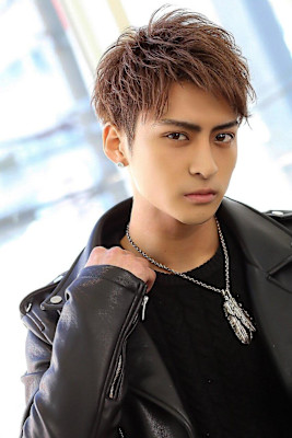 ハーフアップヘア