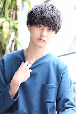 フワブサネープレスマート刈り上げマッシュ