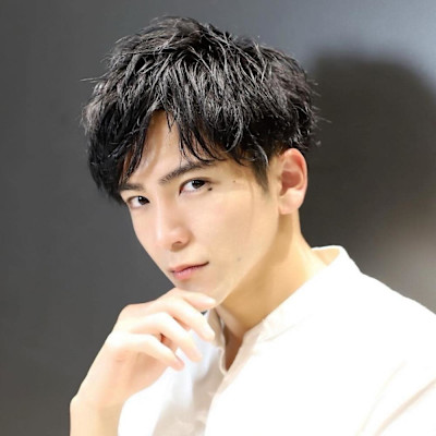 上げも下ろしも分けもいけるツイストパーマ