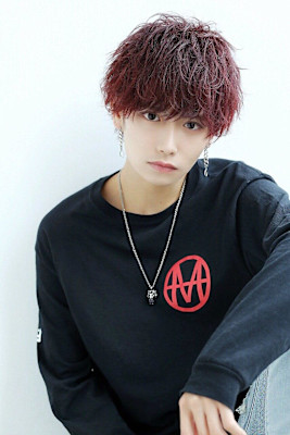 無造作質感　ディープレッドマッシュ