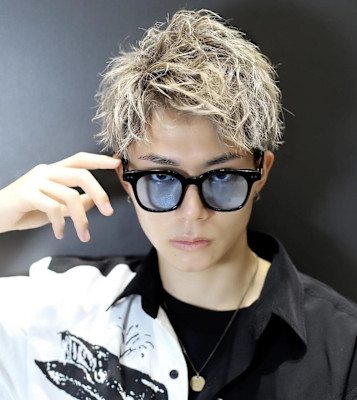 ブリーチ2回ベージュアップバング