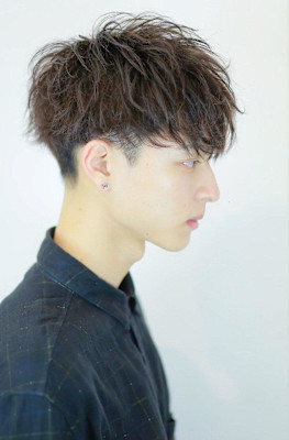 ショートレイヤー　無造作　マッシュ　刈り上げ