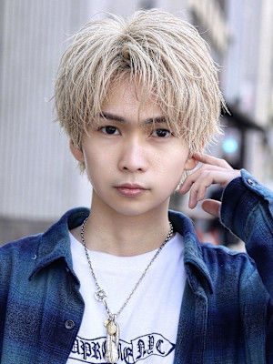 ハイトーンセンターパートマッシュ