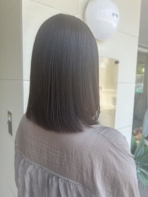 ミディアムボブ×マロンベージュ