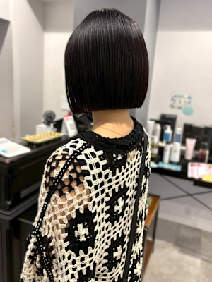 艶髪 切りっぱなしボブ 髪質改善 黒髪 丸みショート 20代