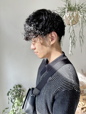 《花屋併設の美容院》メンズパーマ