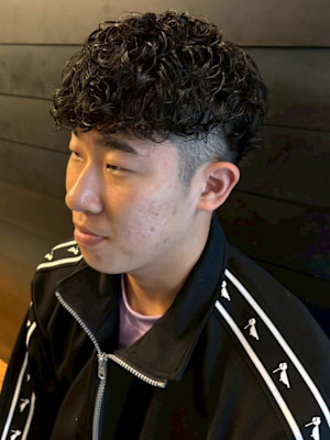 スパイラルパーマ ツーブロックマッシュ 刈り上げショート