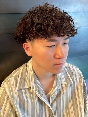 スパイラルパーマ 強め マッシュ ブラウン 束感 無造作