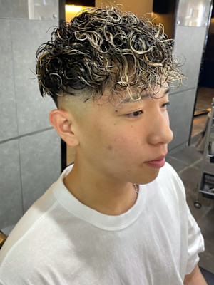 ハイライト スパイラルパーマ スキンフェード【札幌】