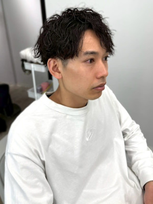 ツイストパーマ 20代30代 眉毛カット ツーブロック 束感