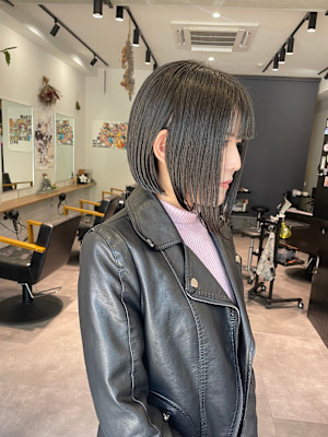 鬼前下がりショートボブ