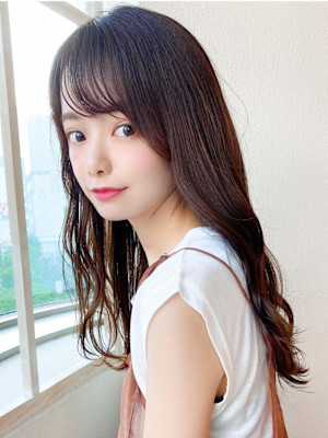 後れ毛が可愛い顔周りハイレイヤーロングチェリーブラウン