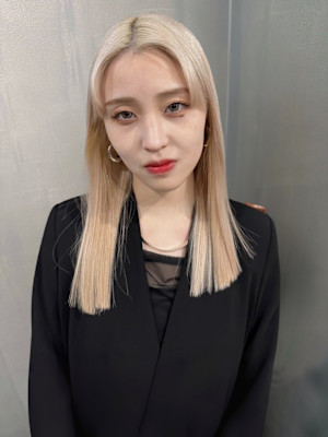 ハイトーンカラー ケアブリーチ ブロンドヘア ストレート 