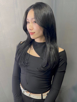ブルーブラック 韓国ヘア 顔周りレイヤー 髪質改善 20代