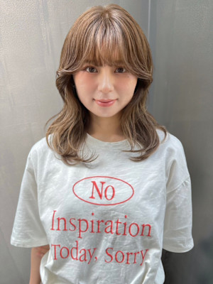 くびれ巻き ハイトーンベージュ ブリーチ 顔周りカット 艶髪