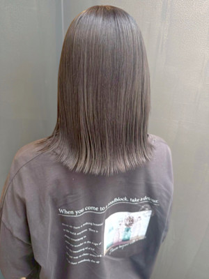 切りっぱなし 外ハネ グレージュ 透明感カラー 髪質改善