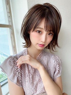 グレージュショートボブ30代40代50代ひし形シルエット