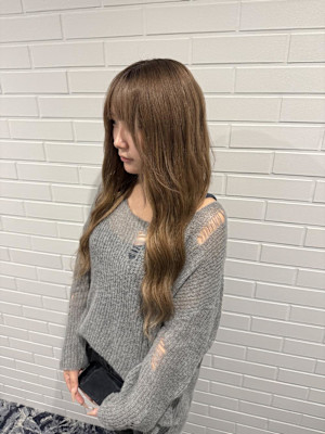 オリーブベージュ