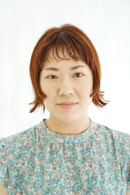 横ぱっつん外はねボブ