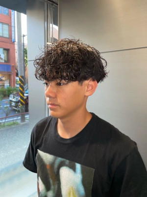 存在感のある強めパーマスタイル【三軒茶屋】