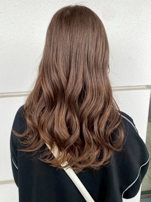 ミルクティーベージュ ケアブリーチ 巻き髪アレンジ 20代