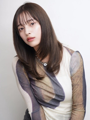 オリーブベージュ レイヤーカット 内巻き ワンカール ツヤ髪