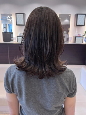 外ハネ×くびれミディ