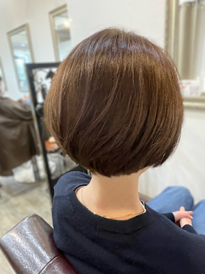 襟足ギリギリボブ