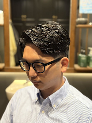 メンズ　ワンカールパーマ　フェード　七三　刈り上げ