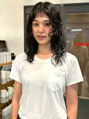 ニュアンスパーマ 黒髪 前髪カット ウェーブ レイヤーカット