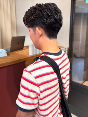 メンズパーマ 刈り上げ ツーブロック 黒髪 スパイラルパーマ