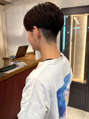 マッシュ 刈り上げ ツーブロック 黒髪 マッシュショート 