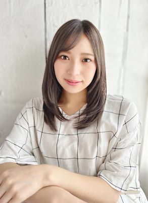 内巻きワンカールのレイヤースタイル