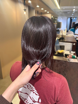 暗めローズレッド/暖色カラー/水素カラー/艶髪