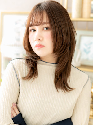 前髪パーマレイヤーカットミディアムウルフ　くすみベージュ