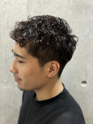 抜け感重視「ピンパーマツーブロック」