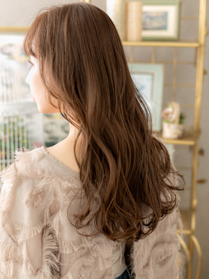 シースルーバングニュアンスパーマ抜け感ヘア　くすみベージュ