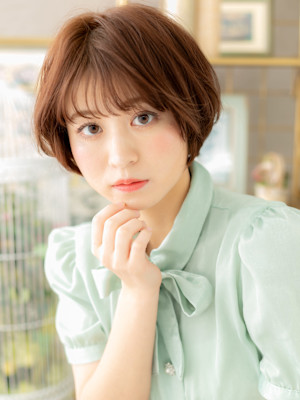 ひし形シルエットベージュピンク小顔丸みボブ　細めハイライト