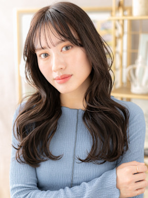 ゆるふわ波巻きウェーブ黒髪小顔ウェットヘア　韓国風巻き