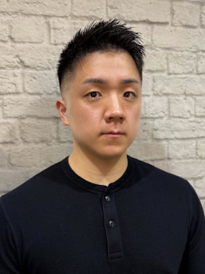 ラフな束感で作るソフトモヒカンフェード