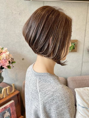 美シルエット前下がりボブ