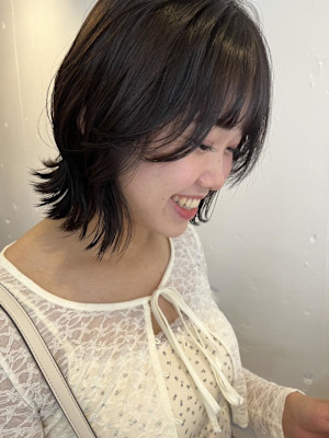 くびれ外ハネ×柔らかショートボブ