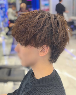 ブルーブラック/センターパート/フェザーパーマ/渋谷/眉毛