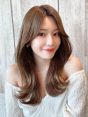 後れ毛が可愛い顔周りハイレイヤーロングチェリーブラウン 