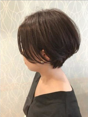 #暗めカラー　#くびれショート　#ハンサムショート